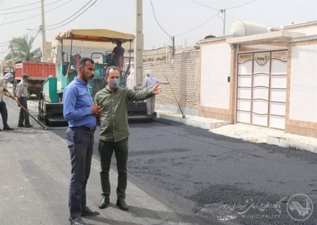  
  ادامه عملیات اجرایی پروژه آسفالت خیابان های فرعی ایثار کوی زرگان در منطقه۳