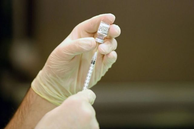 تزریق بیش از ۷۷۰۰ دوز واکسن کرونا در آبادان