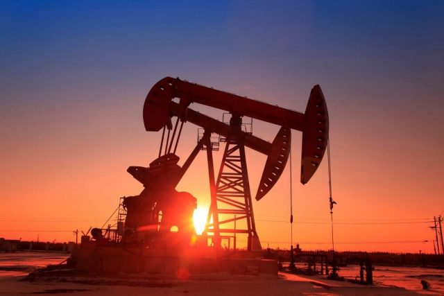 حفر ۱۷ چاه نفت و گاز در مناطق خشکی و دریایی کشور