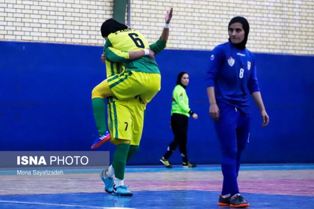پیروزی دختران آبادانی در دربی فوتسال خوزستان / وداع حفاری با قهرمانی