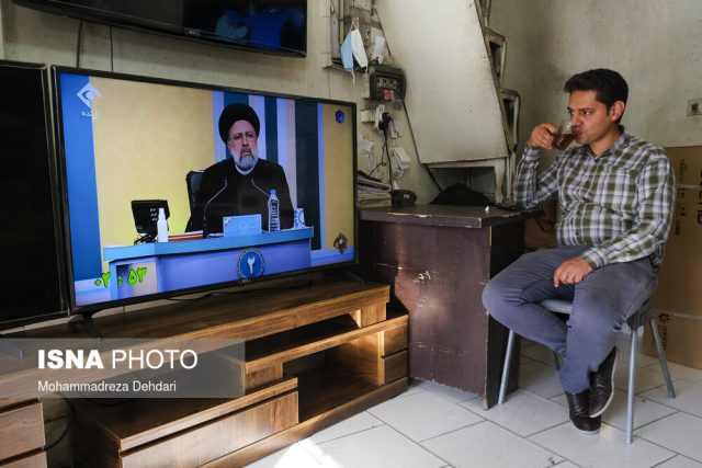 ایسنا – تماشای اولین مناظره انتخابات ریاست جمهوری