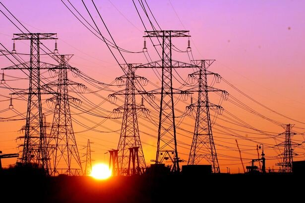 شکسته شدن رکورد مصرف برق در کشور / تامین برق برای خوزستان از شبکه سراسری