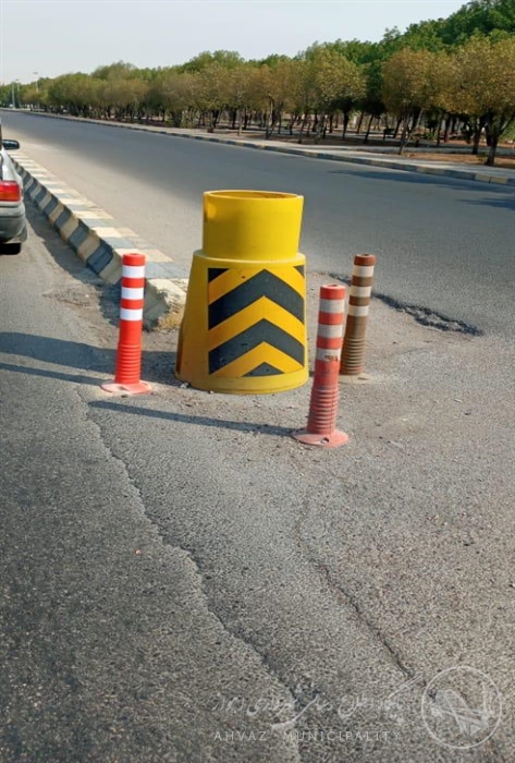  
  ایمن سازی تقاطع های بلوار بسیج با نصب استوانه ایمنی در منطقه۳