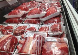 تنظیم بازار خوزستان با توزیع گوشت قرمز منجمد